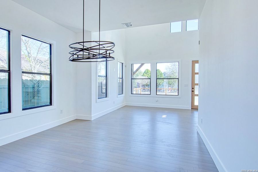 Spacious, unfurnished interior of a new home in , San Antonio (Image 16).