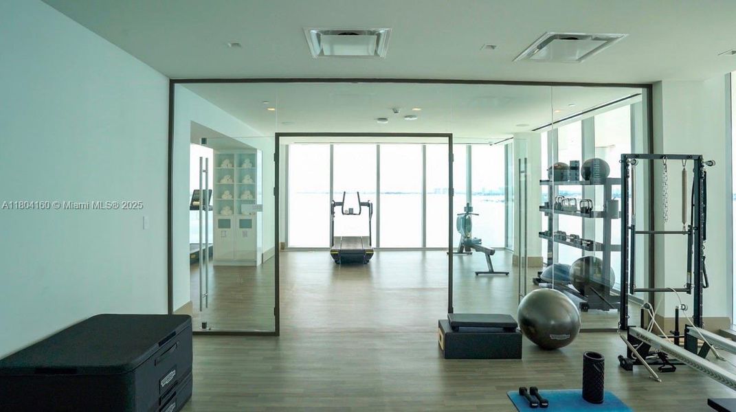 Spacious, unfurnished interior of a new home in , Miami (Image 18).