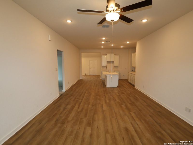 Spacious, unfurnished interior of a new home in Winding Brook, San Antonio (Image 15). Spacious, unfurnished interior of a new home in Winding Brook, San Antonio (Image 15).
