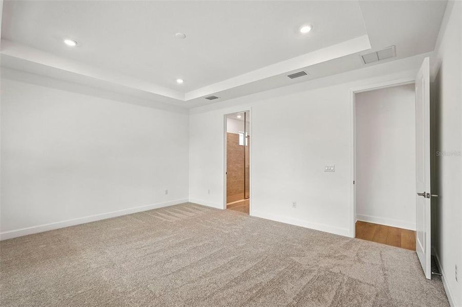 Spacious, unfurnished interior of a new home in Tiburon, Nokomis (Image 40).
