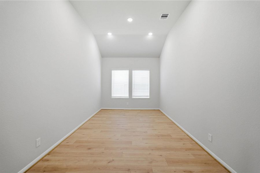 Spacious, unfurnished interior of a new home in Trails at Woodhaven Lakes, La Marque (Image 22). Spacious, unfurnished interior of a new home in Trails at Woodhaven Lakes, La Marque (Image 22).