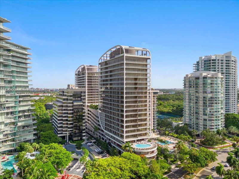 Condo located in Miami, FL showcasing its design and architecture (Image 2). Condo located in Miami, FL showcasing its design and architecture (Image 2).