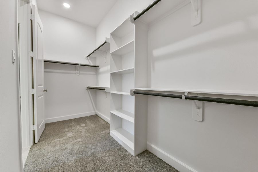 Spacious, unfurnished interior of a new home in Pearland Old Townsite, Pearland (Image 15).