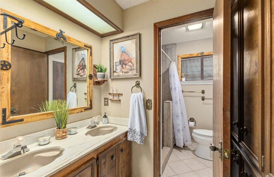 Furnished interior view inside a new home in , Brownwood (Image 7).