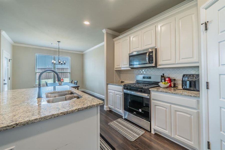 Furnished interior view inside a new home in , Alvarado (Image 8).