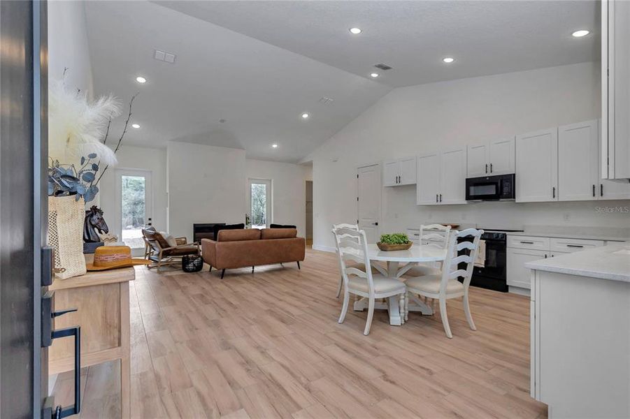 Furnished interior view inside a new home in , Dunnellon (Image 10).