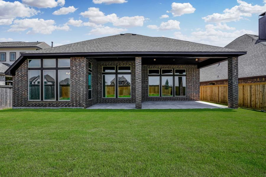 Representative exterior details of a home built from the 2688 by Ravenna Homes in The Woodlands Hills 65′, Willis (Image 3).