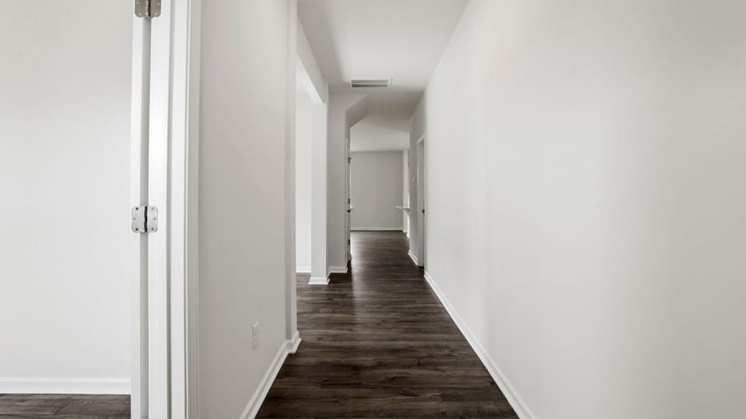 Spacious, unfurnished interior of a new home in Hunters Ridge, Woodruff (Image 14).