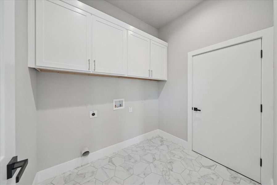 Spacious, unfurnished interior of a new home in , Waxahachie (Image 19).