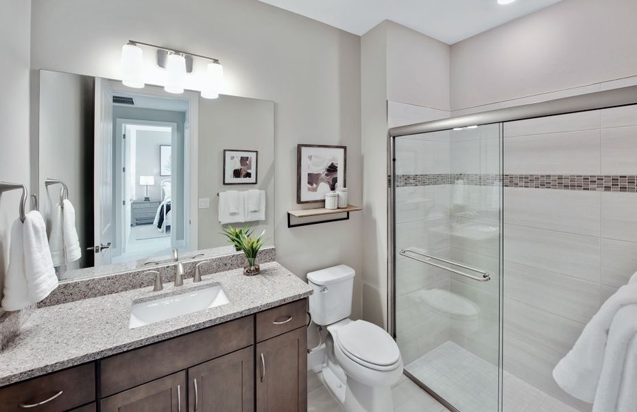 Secondary bathroom, perfect for guests Secondary bathroom, perfect for guests