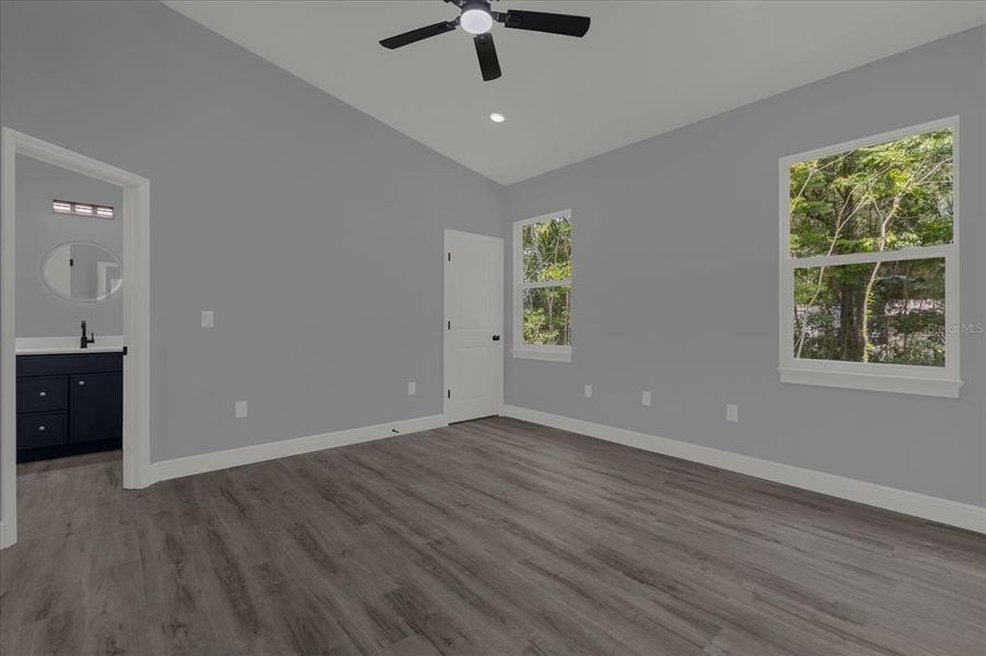 Spacious, unfurnished interior of a new home in , Deland (Image 22).