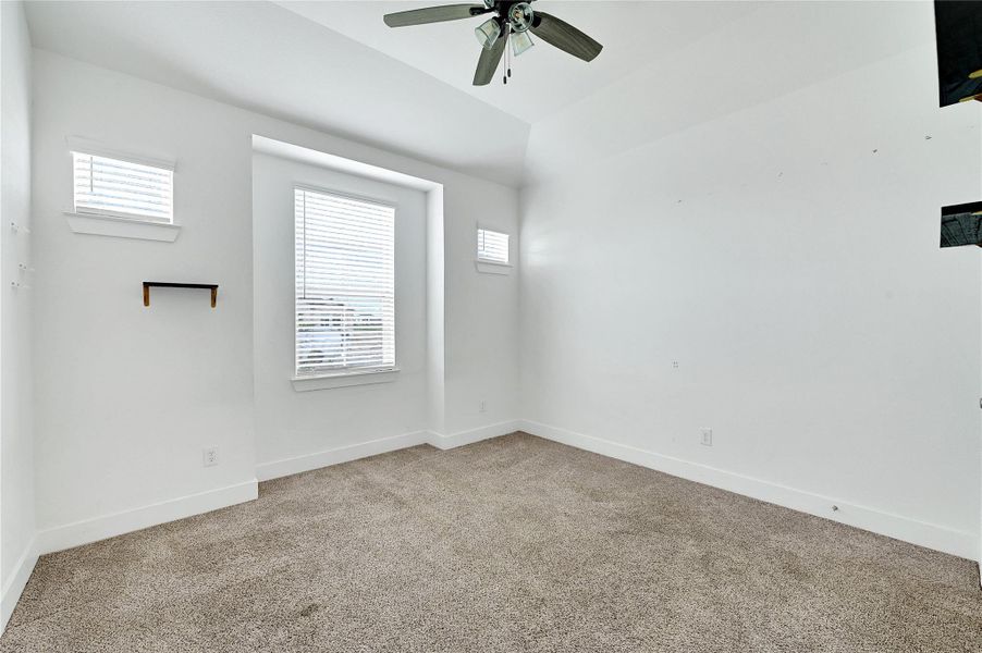 Spacious, unfurnished interior of a new home in Lago Mar, Texas City (Image 19). Spacious, unfurnished interior of a new home in Lago Mar, Texas City (Image 19).