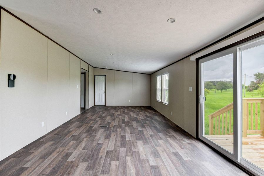 Spacious, unfurnished interior of a new home in , Santa Fe (Image 35).