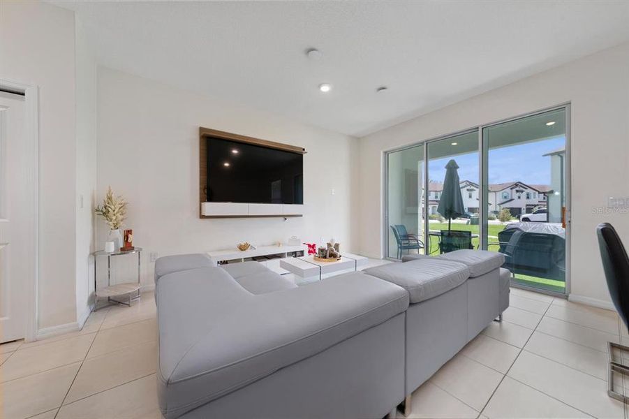 Furnished interior view inside a new home in , Kissimmee (Image 16).