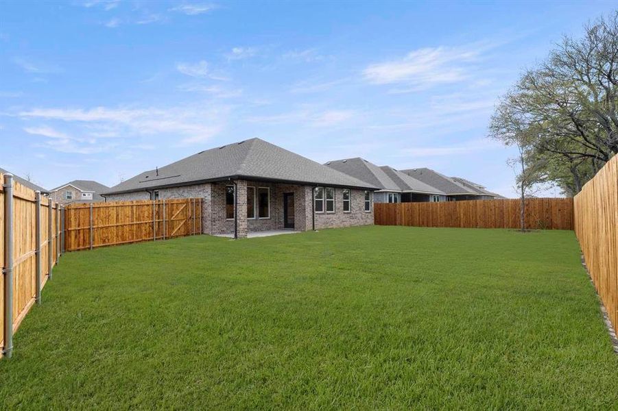 Exterior details and patio area of a home in Monticello Park, Princeton (Image 20).