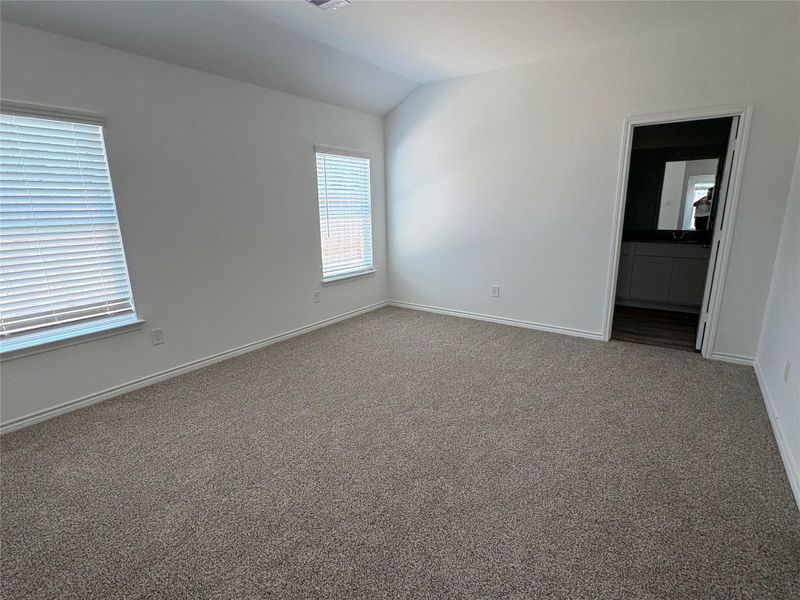 Spacious, unfurnished interior of a new home in , Conroe (Image 5).
