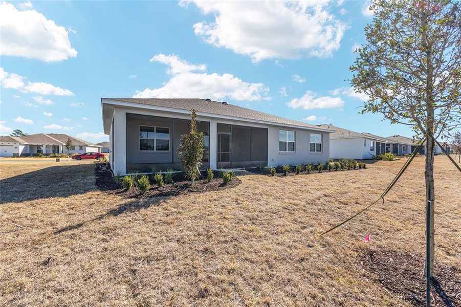 Exterior details and patio area of a home in , Ocala (Image 4).