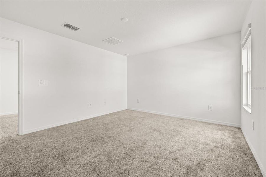 Spacious, unfurnished interior of a new home in Peace Creek Reserve, Winter Haven (Image 33).