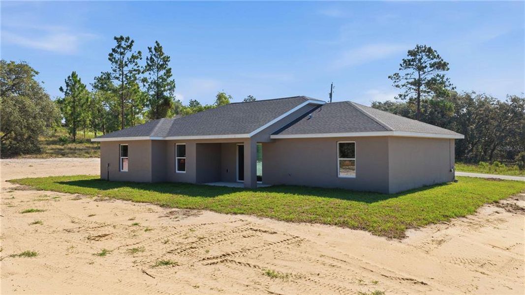 Exterior details and patio area of a home in , Dunnellon (Image 3). Exterior details and patio area of a home in , Dunnellon (Image 3).