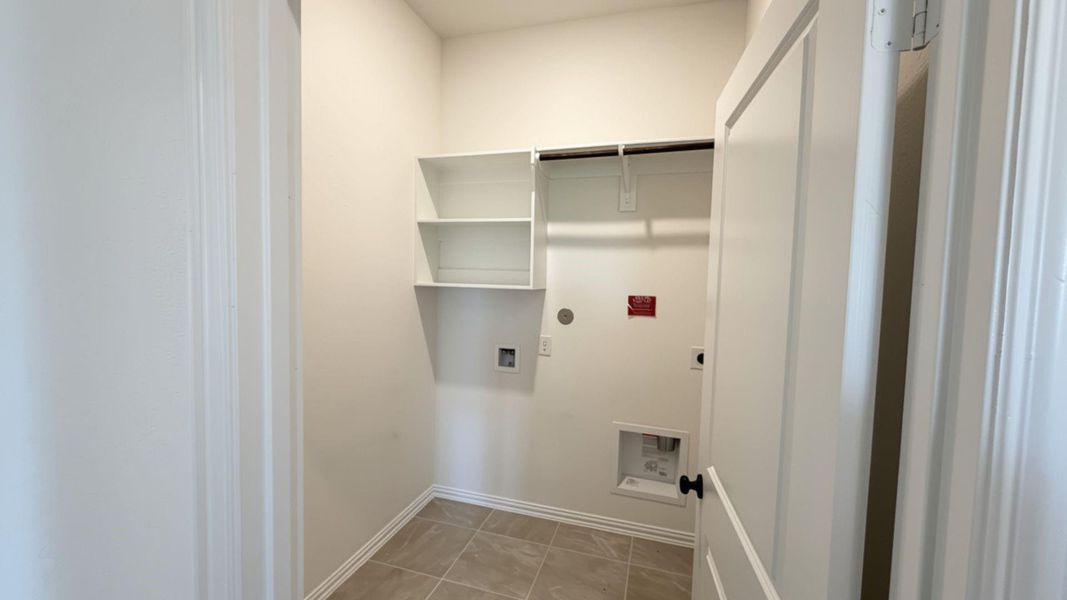 Spacious, unfurnished interior of a new home in Azalea, Pattison (Image 5).