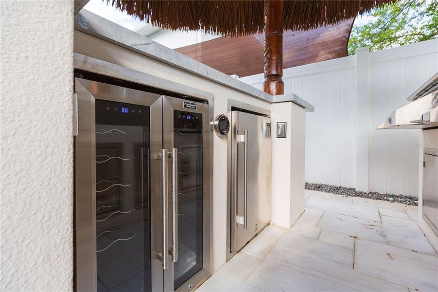 Exterior details and patio area of a home in , Tampa (Image 3).