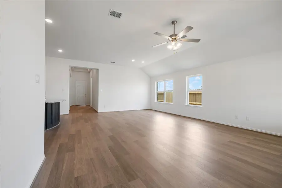 Spacious, unfurnished interior of a new home in River Ranch, Dayton (Image 21).