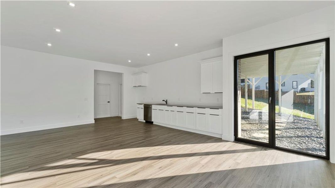 Spacious, unfurnished interior of a new home in , Marietta (Image 44).