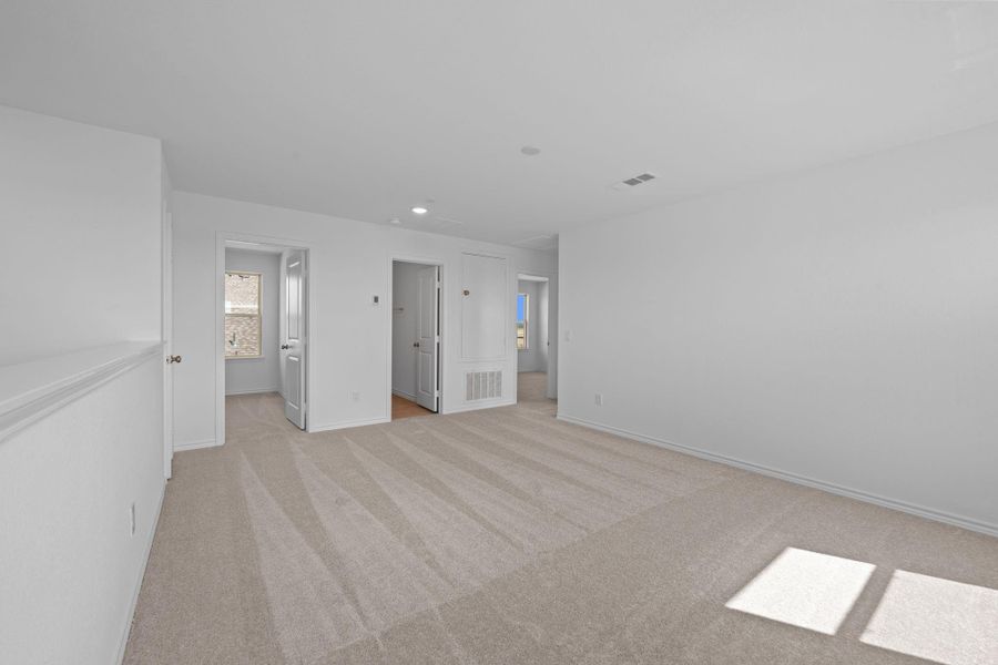 Spacious, unfurnished interior of a new home in River Ranch, Dayton (Image 20).