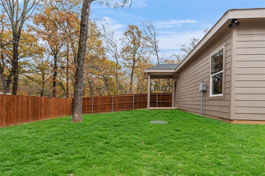 Exterior details and patio area of a home in , Mabank (Image 3).