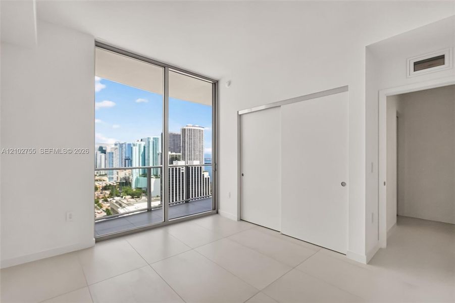 Spacious, unfurnished interior of a new home in , Miami (Image 25).
