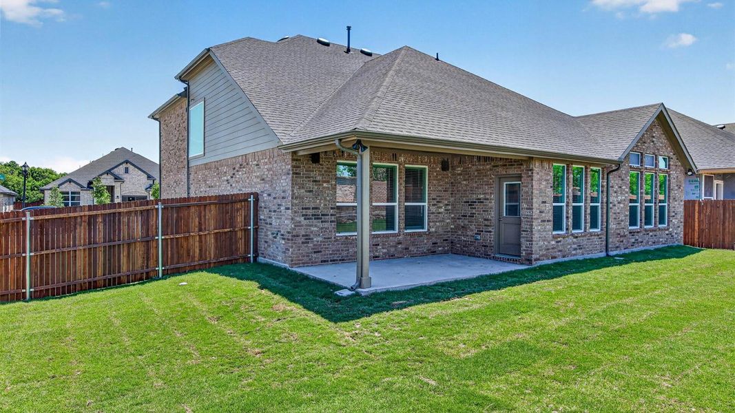 Representative exterior details of a home built from the Wimberley by D.R. Horton in Lakeview Pointe, Midlothian (Image 26).