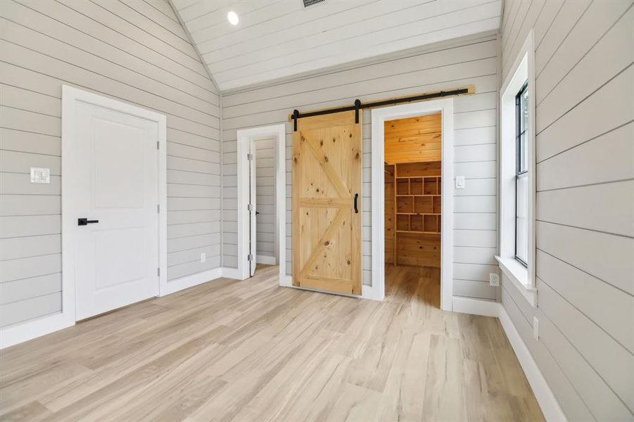 Spacious, unfurnished interior of a new home in , Granbury (Image 20).