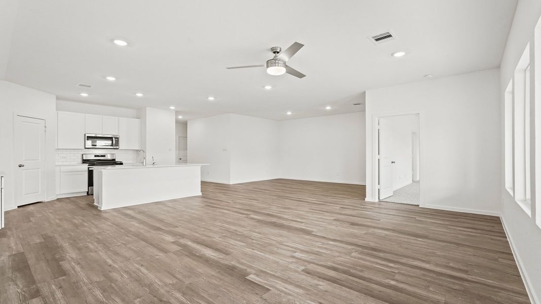 Spacious, unfurnished interior of a new home in Sunterra, Katy (Image 19).
