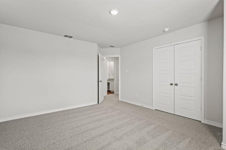 Spacious, unfurnished interior of a new home in Sycamore Landing, Fort Worth (Image 13). Spacious, unfurnished interior of a new home in Sycamore Landing, Fort Worth (Image 13).