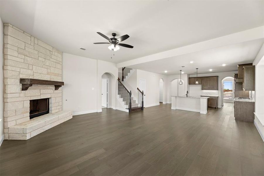 Spacious, unfurnished interior of a new home in Lovers Landing, Forney (Image 17). Spacious, unfurnished interior of a new home in Lovers Landing, Forney (Image 17).