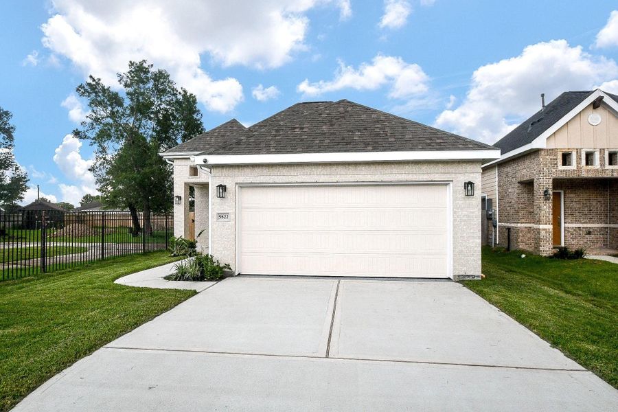 Front exterior of a new home in , Houston, TX, highlighting curb appeal (Image 19).