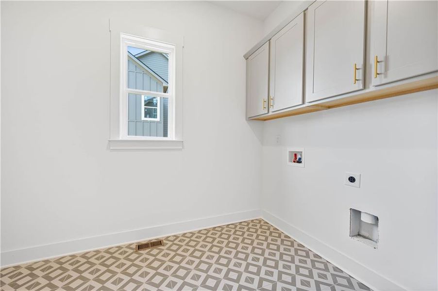 Spacious, unfurnished interior of a new home in , Jefferson (Image 27).