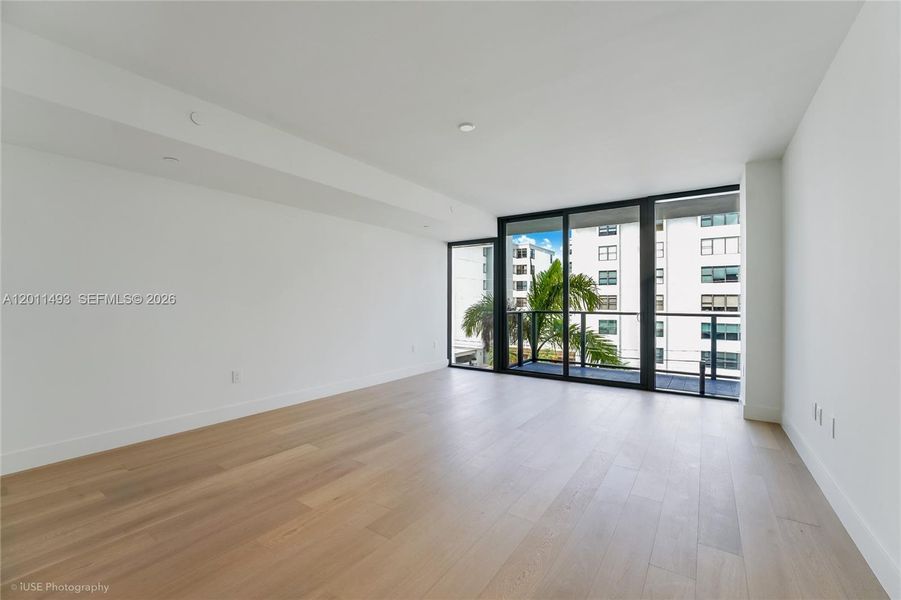 Spacious, unfurnished interior of a new home in , Bay Harbor Islands (Image 22).