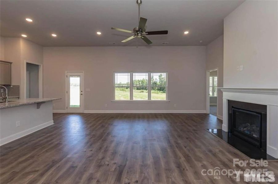 Spacious, unfurnished interior of a new home in Swann Hills, Statesville (Image 10).