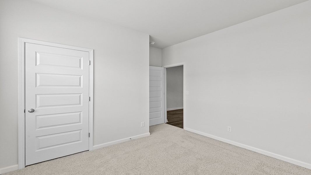 Spacious, unfurnished interior of a new home in Highland Hills, Graniteville (Image 30).