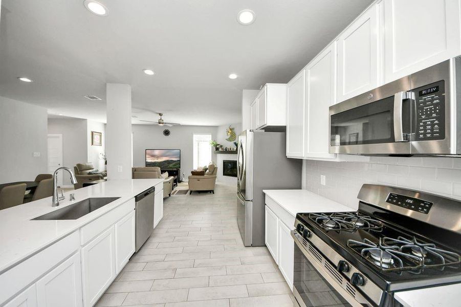 Furnished interior view inside a new home in Winfield Lakes, Fresno (Image 7).