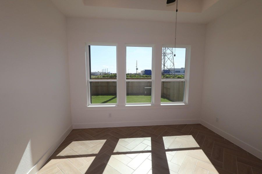 Spacious, unfurnished interior of a new home in Elyson - Reserve Collection, Katy (Image 5).