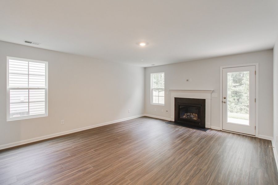 Spacious, unfurnished interior of a new home in Ellington, Elgin (Image 25).
