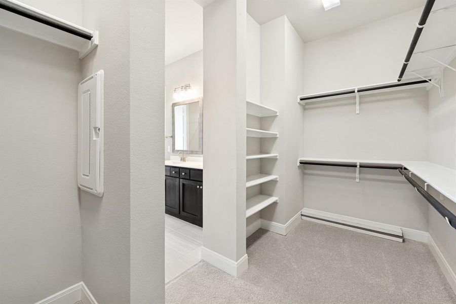 Furnished interior view inside a new home in Myrtle Creek, Waxahachie (Image 25).