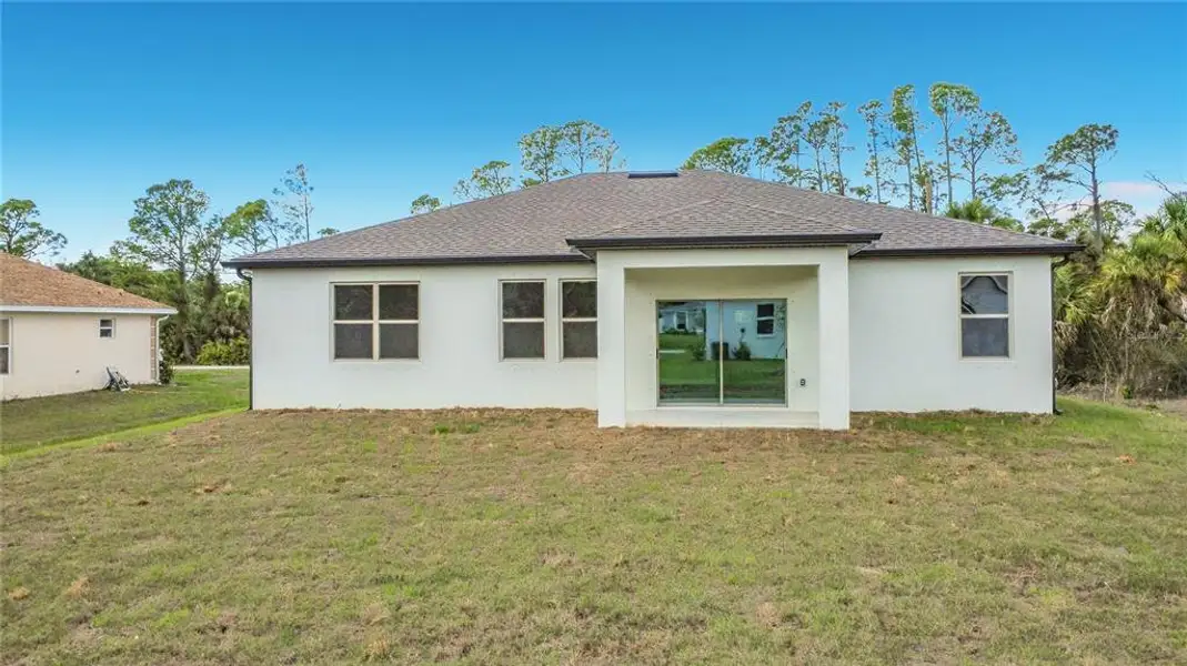 Exterior details and patio area of a home in , North Port (Image 3).