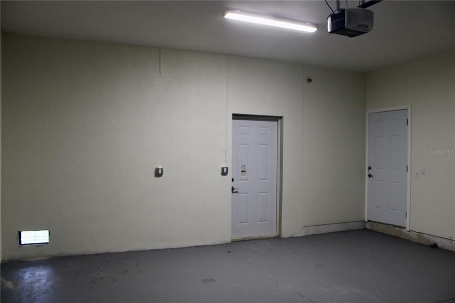 Spacious, unfurnished interior of a new home in , Port Charlotte (Image 40).