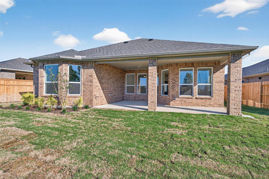 Exterior details and patio area of a home in 55+ Bonterra at Cross Creek Ranch 50s, Fulshear (Image 13).