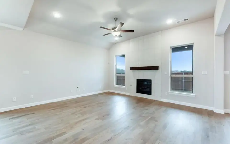Representative unfurnished interior of a home built from the Santa Barbara by CastleRock Communities in Lakesong, Grand Prairie (Image 17).