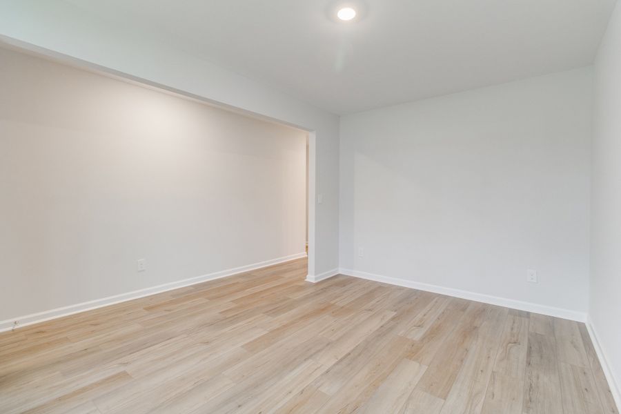 Spacious, unfurnished interior of a new home in Ellington, Elgin (Image 17).