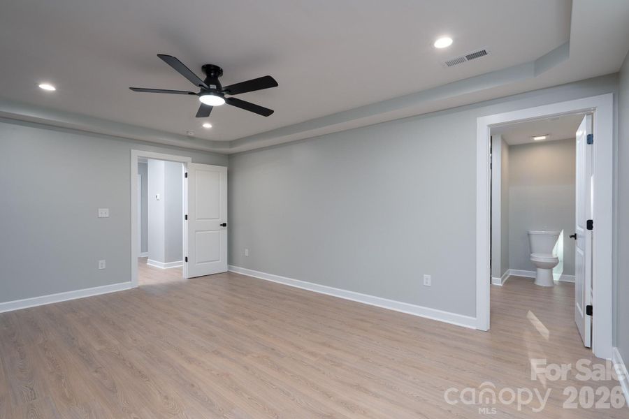 Spacious, unfurnished interior of a new home in , Dallas (Image 34).